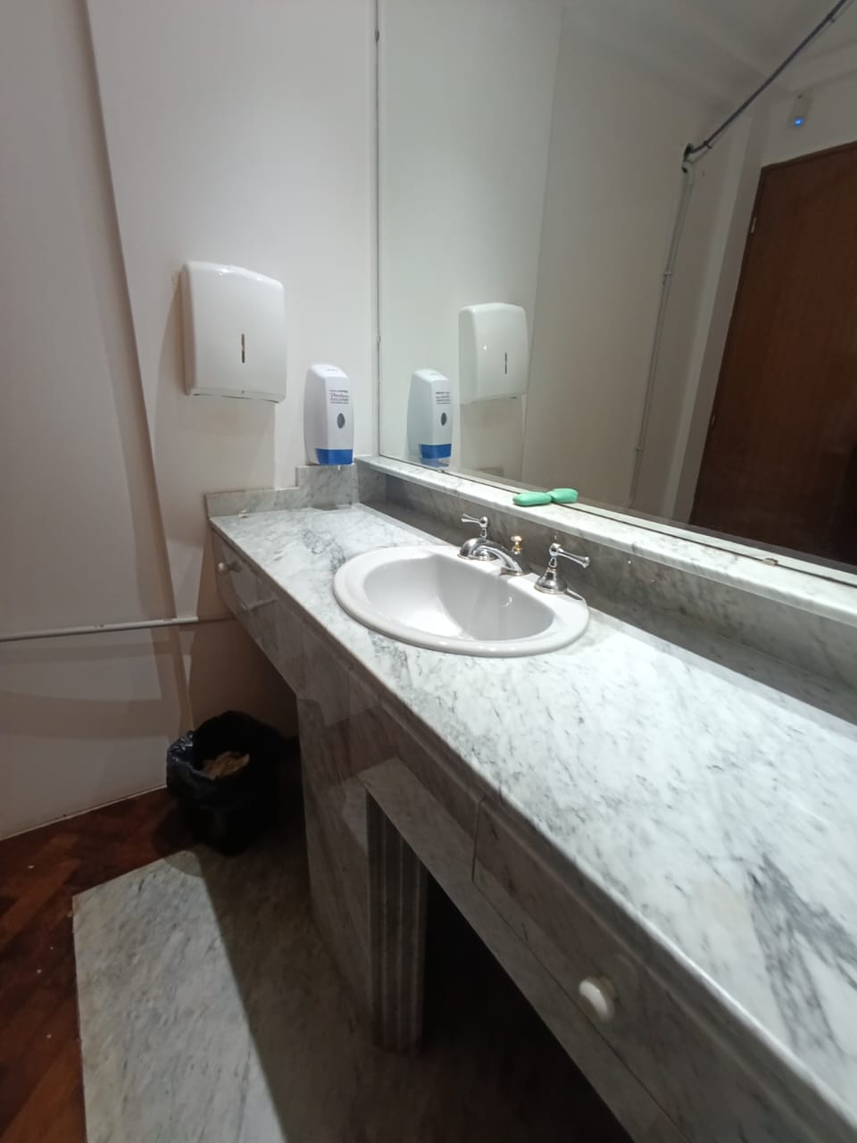 B GENERAL PAZ - LAMADRID 200 -  OFICNAS EN EXCELENTE UBICACION EQUIPADAS 550 MTS CUB