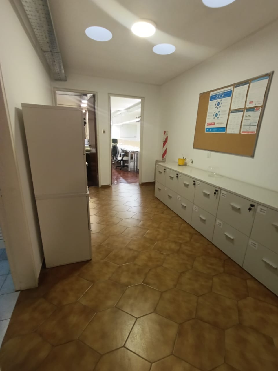 B GENERAL PAZ - LAMADRID 200 -  OFICNAS EN EXCELENTE UBICACION EQUIPADAS 550 MTS CUB