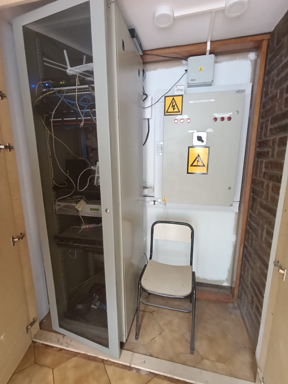 B GENERAL PAZ - LAMADRID 200 -  OFICNAS EN EXCELENTE UBICACION EQUIPADAS 550 MTS CUB