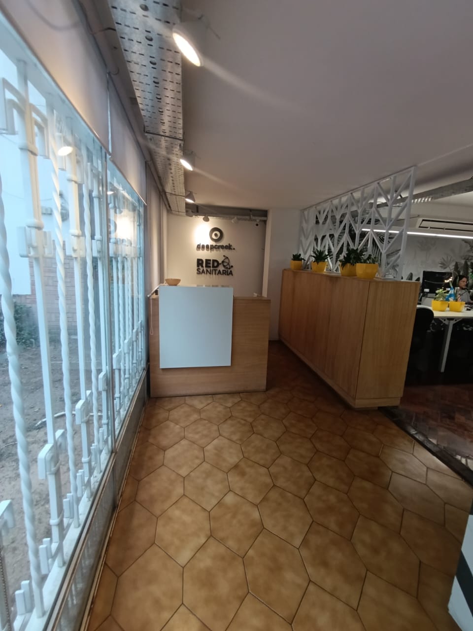 B GENERAL PAZ - LAMADRID 200 -  OFICNAS EN EXCELENTE UBICACION EQUIPADAS 550 MTS CUB