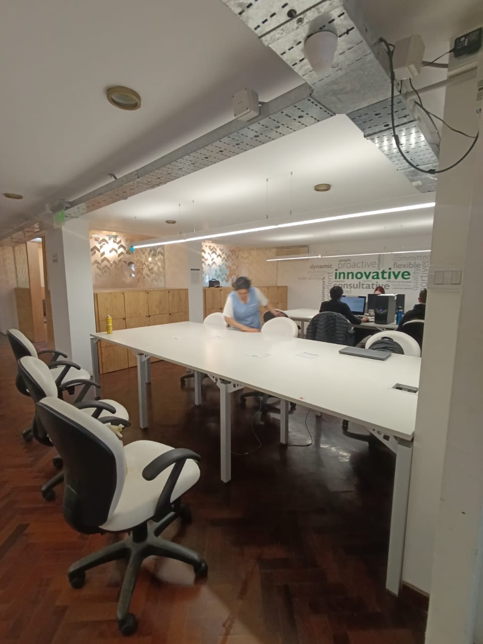 B GENERAL PAZ - LAMADRID 200 -  OFICNAS EN EXCELENTE UBICACION EQUIPADAS 550 MTS CUB