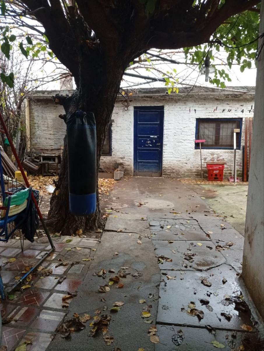 CASA EN VENTA - BARRIO AMEGHINO - A METROS DE LA AVENIDA - IDEAL INVERSION