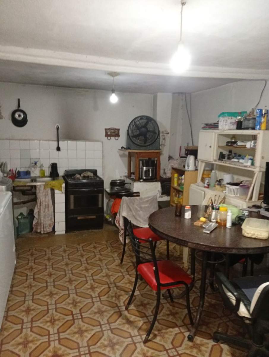 CASA EN VENTA - BARRIO AMEGHINO - A METROS DE LA AVENIDA - IDEAL INVERSION