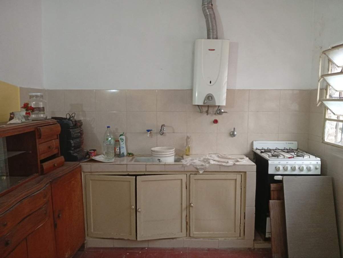 CASA EN VENTA - BARRIO AMEGHINO - A METROS DE LA AVENIDA - IDEAL INVERSION