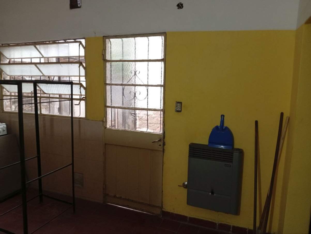 CASA EN VENTA - BARRIO AMEGHINO - A METROS DE LA AVENIDA - IDEAL INVERSION