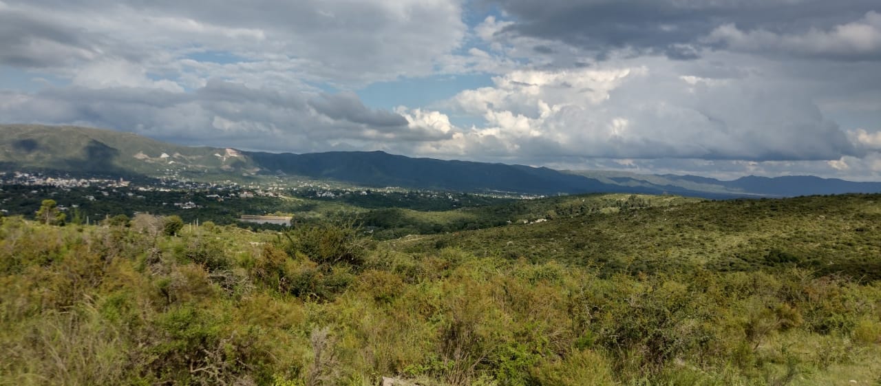 La Falda Lote con vistas panoramicas escritura y servicios