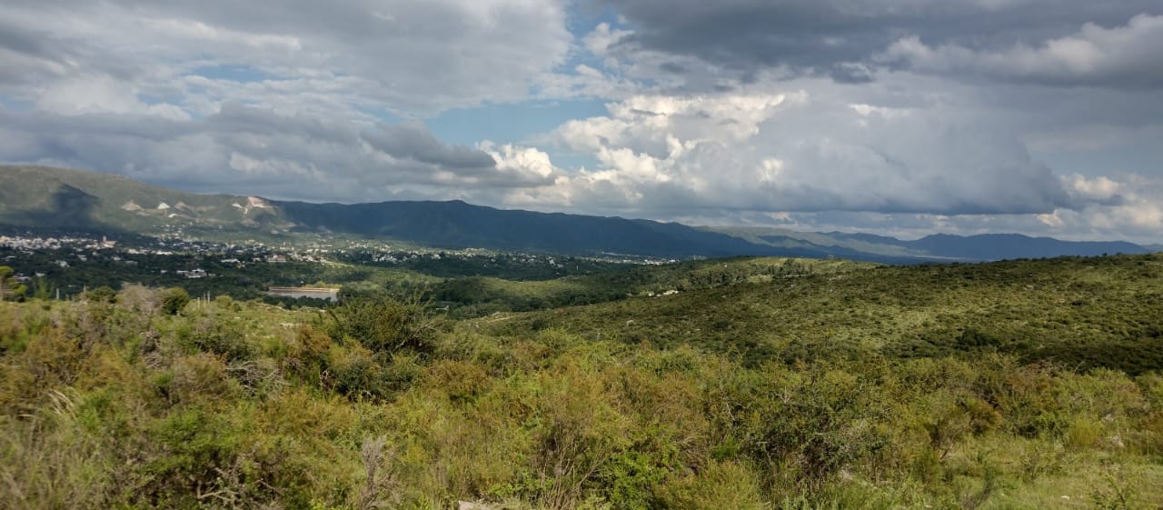 La Falda Lote con vistas panoramicas escritura y servicios