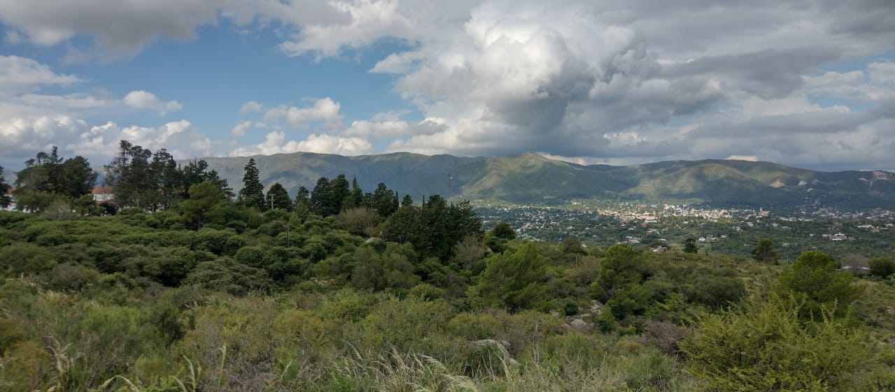 La Falda Lote con vistas panoramicas escritura y servicios