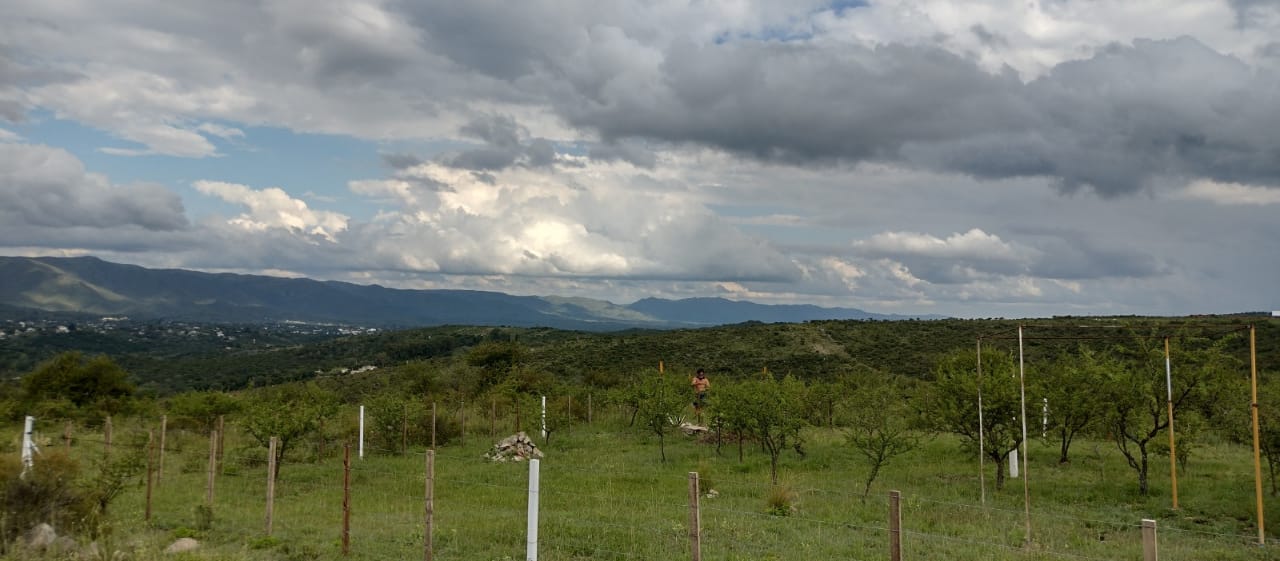 La Falda Lote con vistas panoramicas escritura y servicios