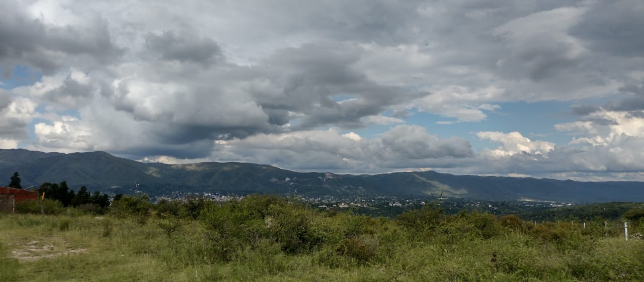 La Falda Lote con vistas panoramicas escritura y servicios