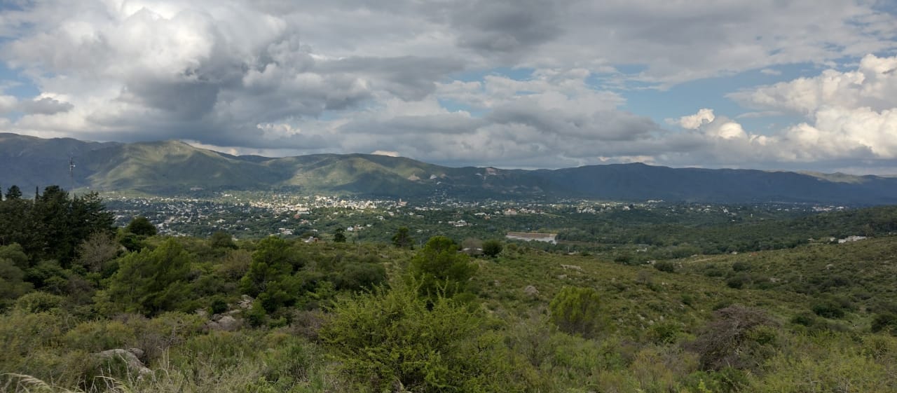 La Falda Lote con vistas panoramicas escritura y servicios