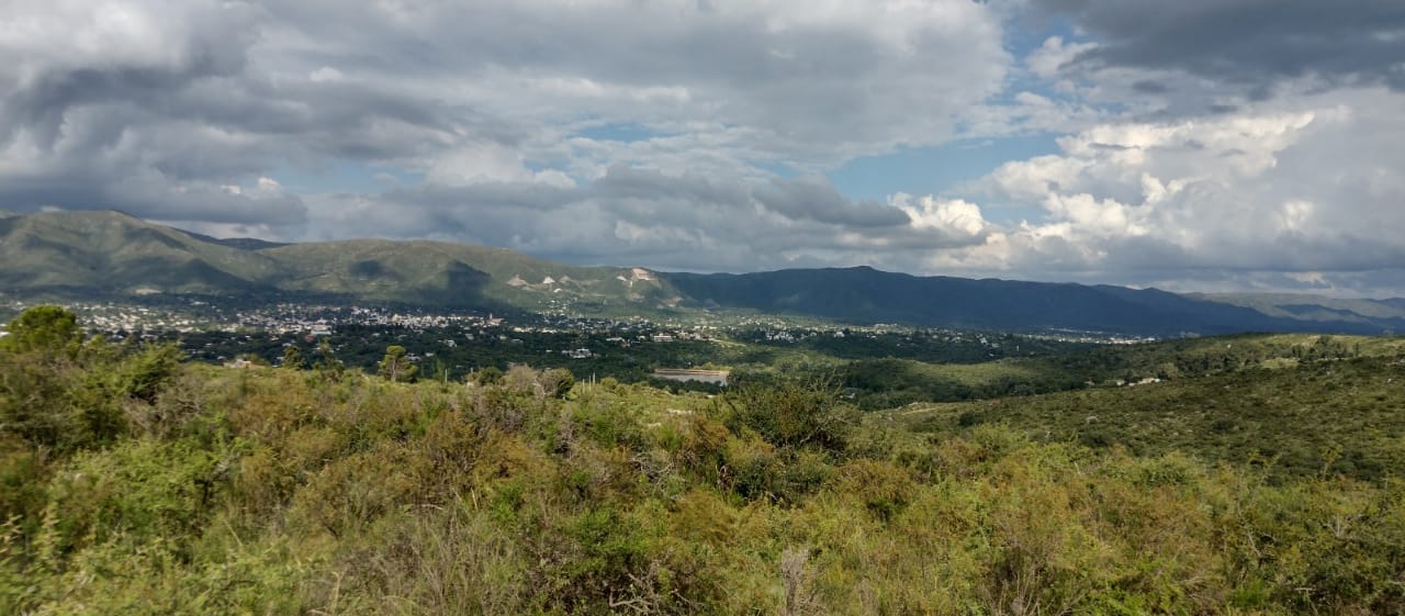 La Falda Lote con vistas panoramicas escritura y servicios