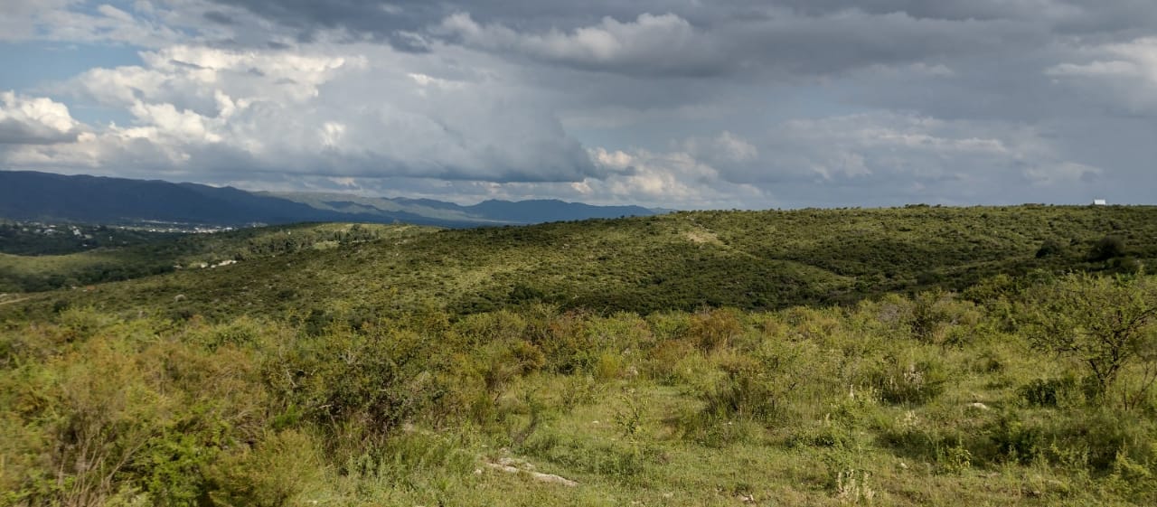 La Falda Lote con vistas panoramicas escritura y servicios