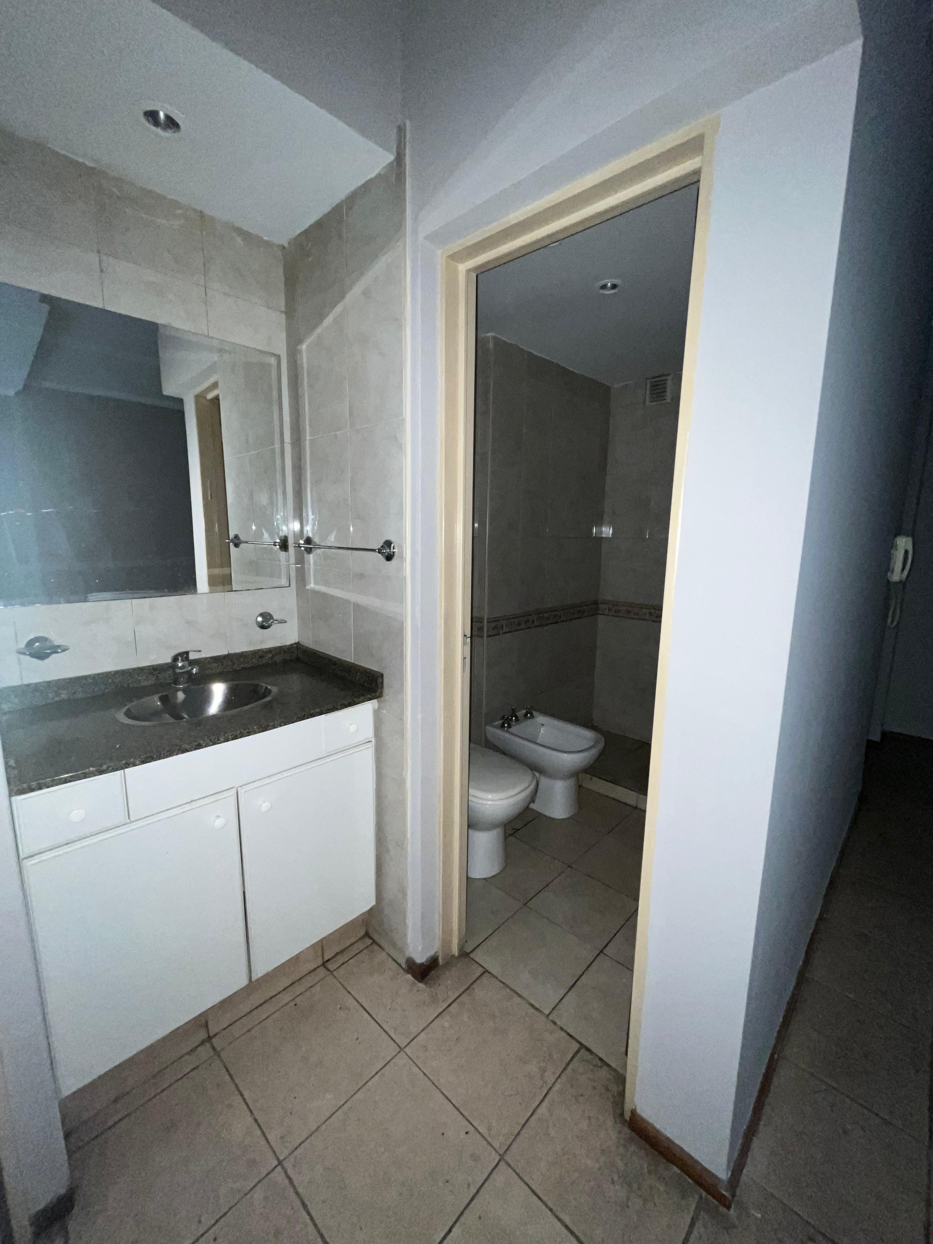 ALQUILO DEPARTAMENTO DE 1 DORMITORIO CON BALCÓN AL FRENTE EN NUEVA CÓRDOBA - DERQUI 88 -