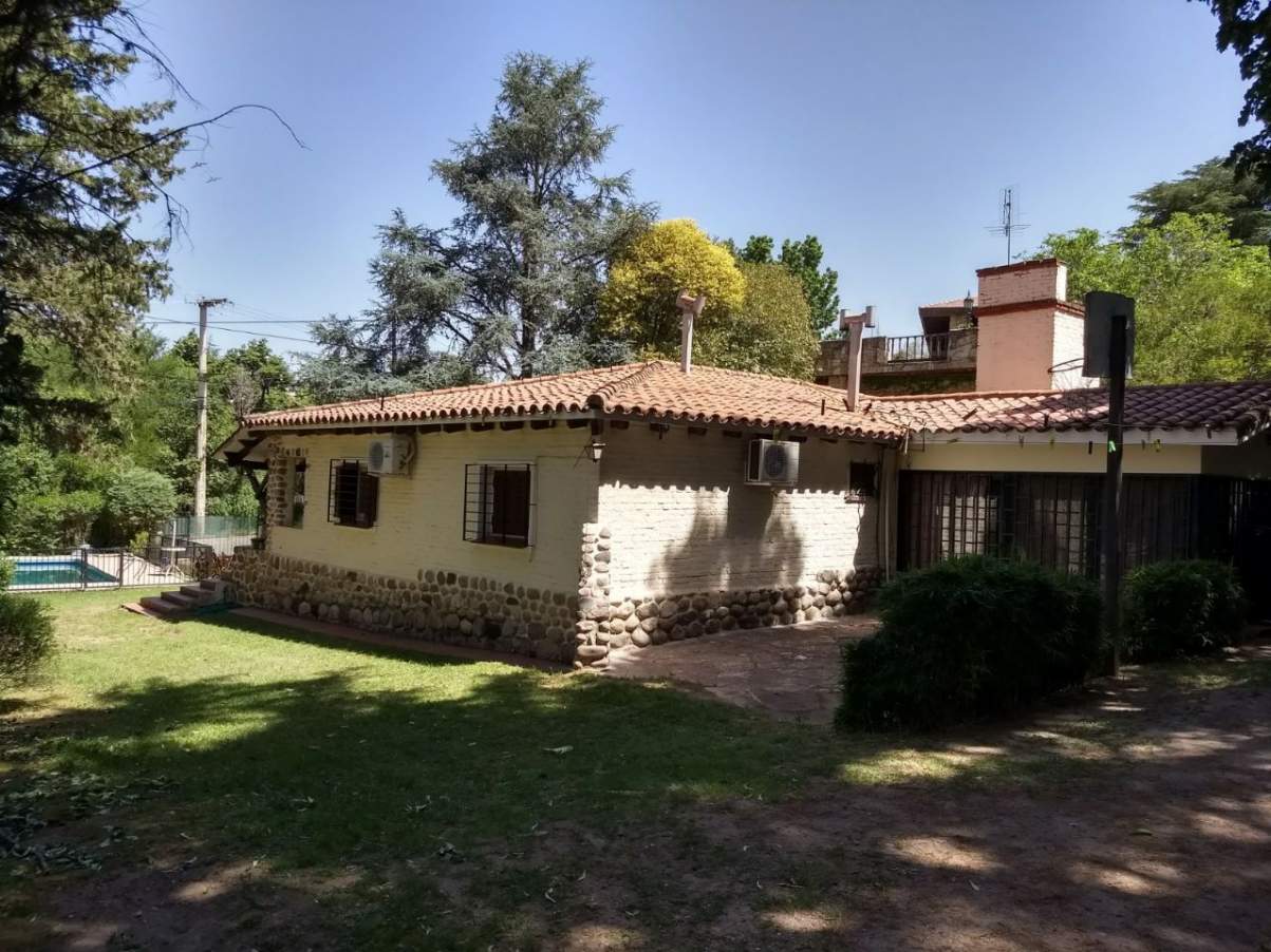 ALQUILER ANUAL VILLA DEL LAGO