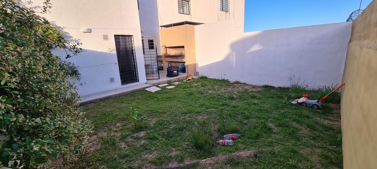 APTO BANCOR Vendo Duplex 3 Dorm. Lomas del Chateau