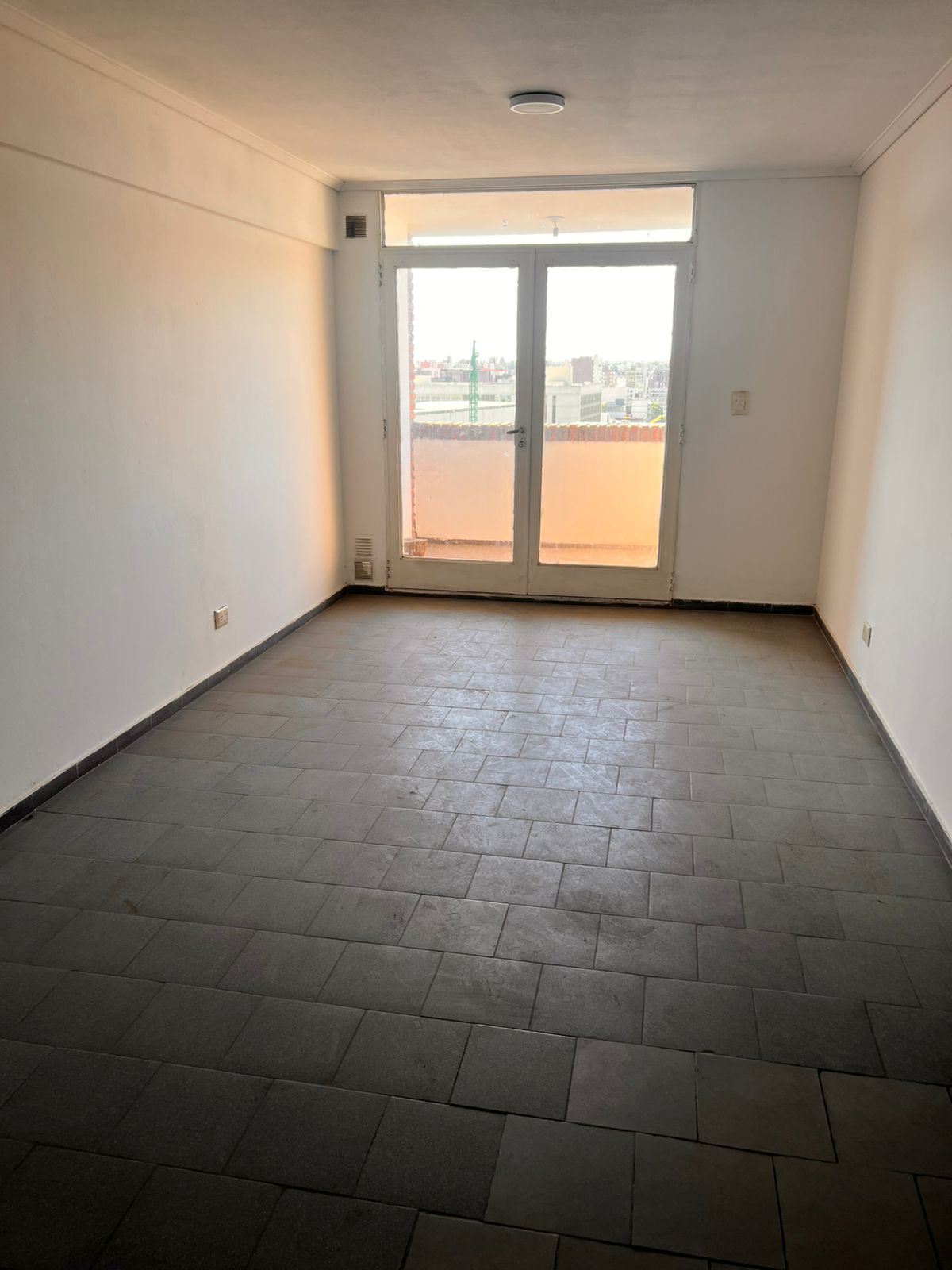 Hermoso Dpto de 2 dorm con cochera en Barrio Guemes