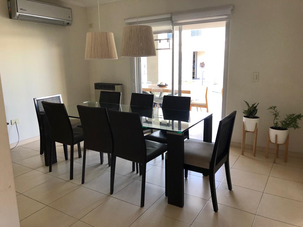 APTO BANCOR CASA 4 DORMITORIOS, 4 BAÑOS, PILETA Bº LOMAS DEL CHATEAU