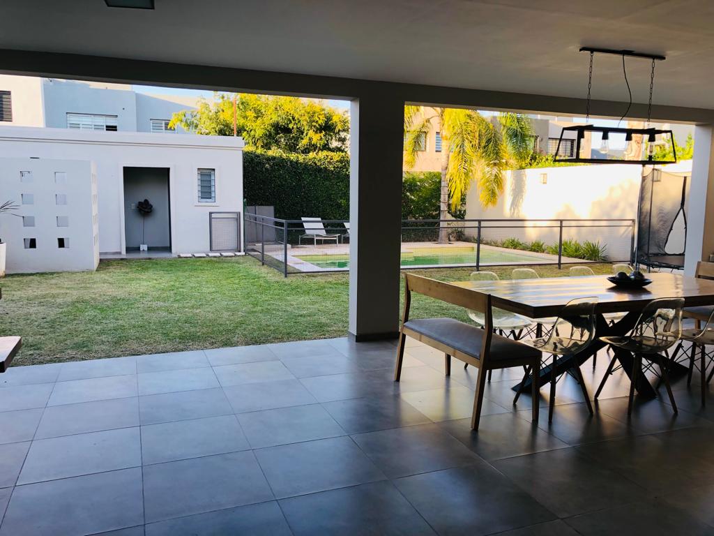 APTO BANCOR CASA 4 DORMITORIOS, 4 BAÑOS, PILETA Bº LOMAS DEL CHATEAU