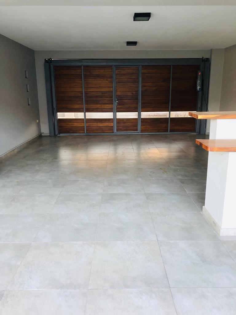 APTO BANCOR CASA 4 DORMITORIOS, 4 BAÑOS, PILETA Bº LOMAS DEL CHATEAU