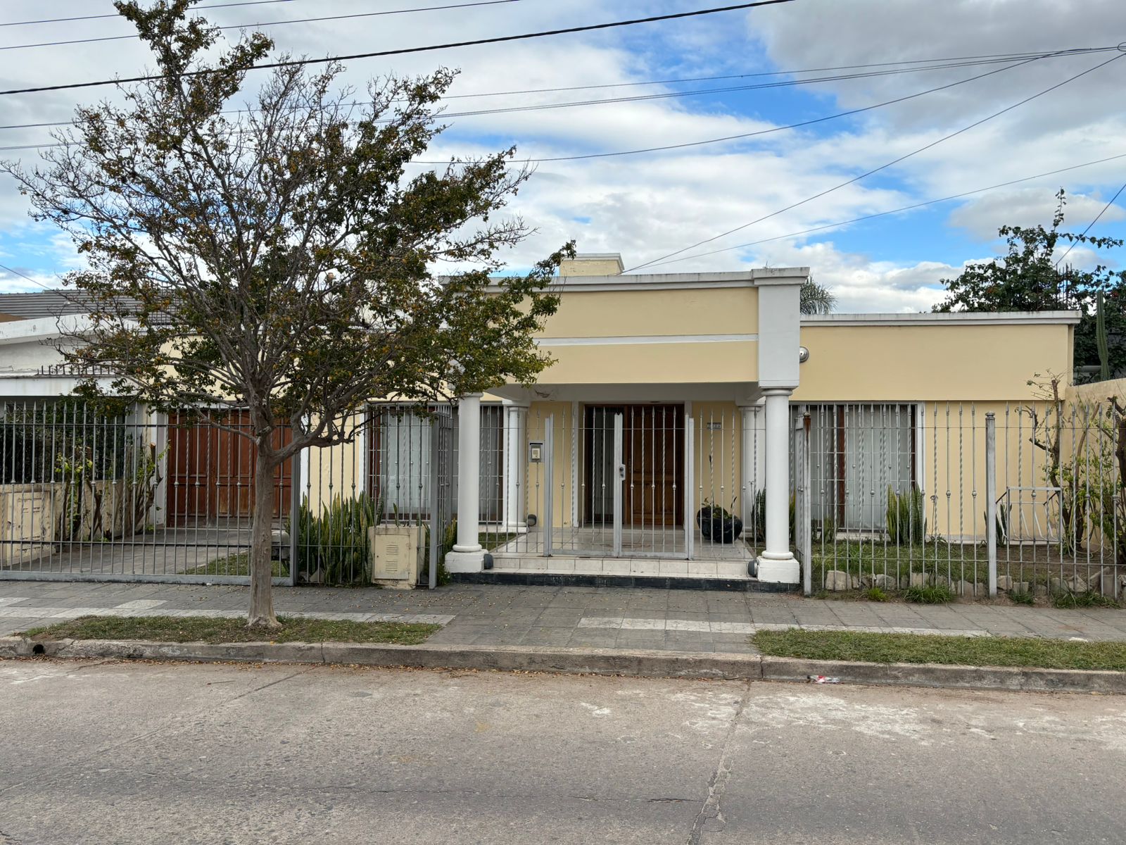 VENDO CASA 3 DORM CERRO DE LAS ROSAS