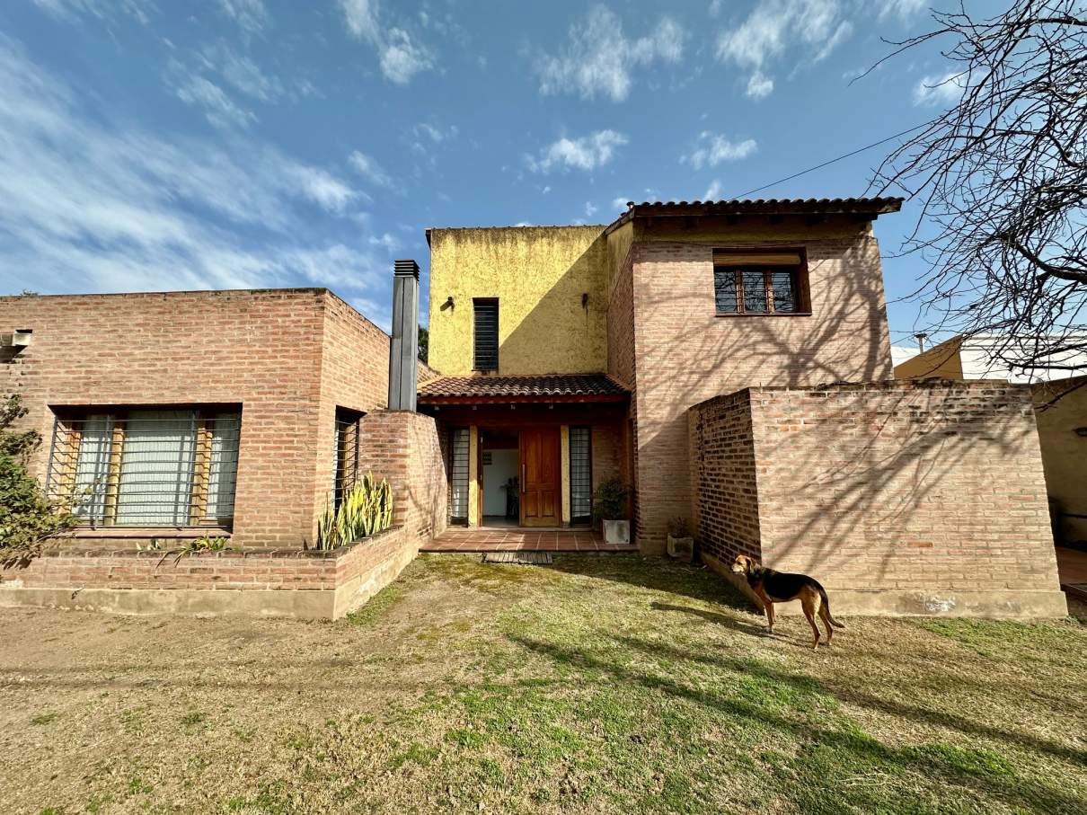 Casa en Venta Quintas de La Recta Gran Terreno con Patio y Píleta