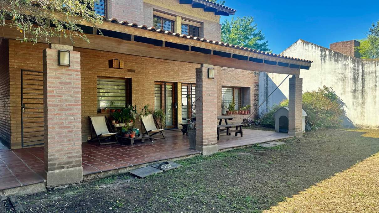 Casa en Venta Quintas de La Recta Gran Terreno con Patio y Píleta