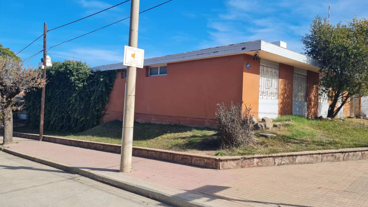 EXCELENTE CAS EN OPTIMA LOCALIZACIOPN. APTA VIVIENDA O CONSTRUCCION!!