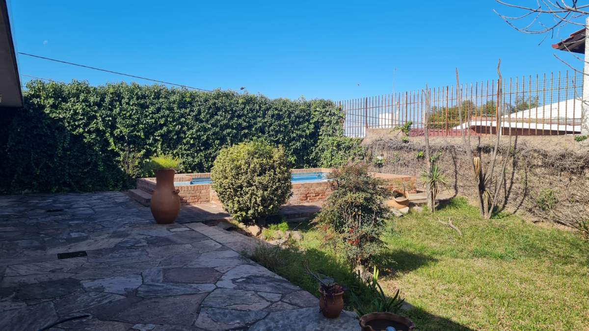 EXCELENTE CAS EN OPTIMA LOCALIZACIOPN. APTA VIVIENDA O CONSTRUCCION!!