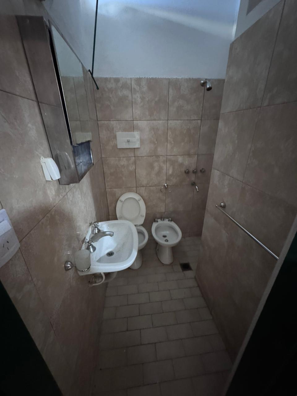 CASA ALQUILER BARRIO LOS PLATANOS 3 DORMITORIOS 2 BAÑOS COCHERA DOBLE