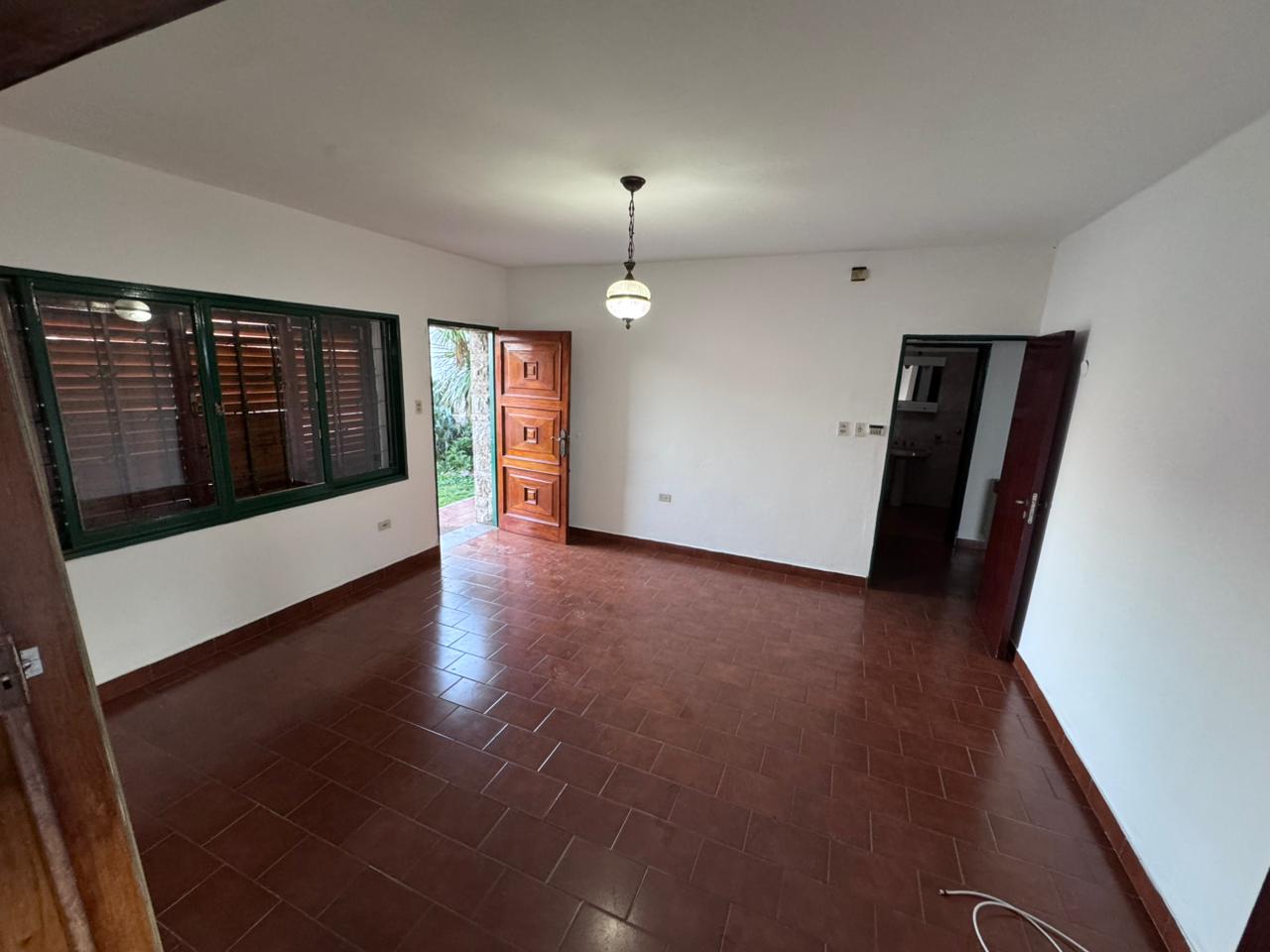 CASA ALQUILER BARRIO LOS PLATANOS 3 DORMITORIOS 2 BAÑOS COCHERA DOBLE