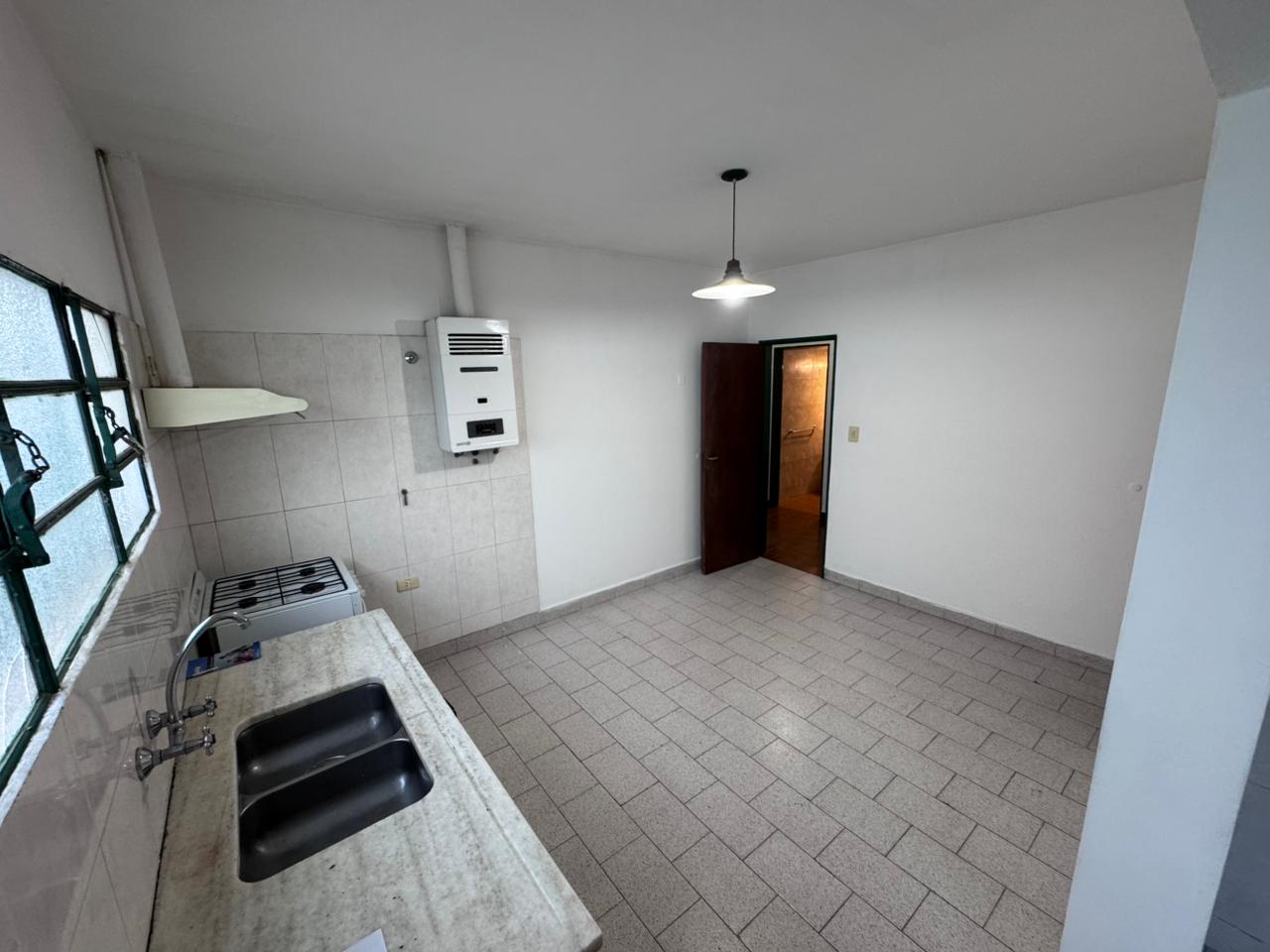 CASA ALQUILER BARRIO LOS PLATANOS 3 DORMITORIOS 2 BAÑOS COCHERA DOBLE