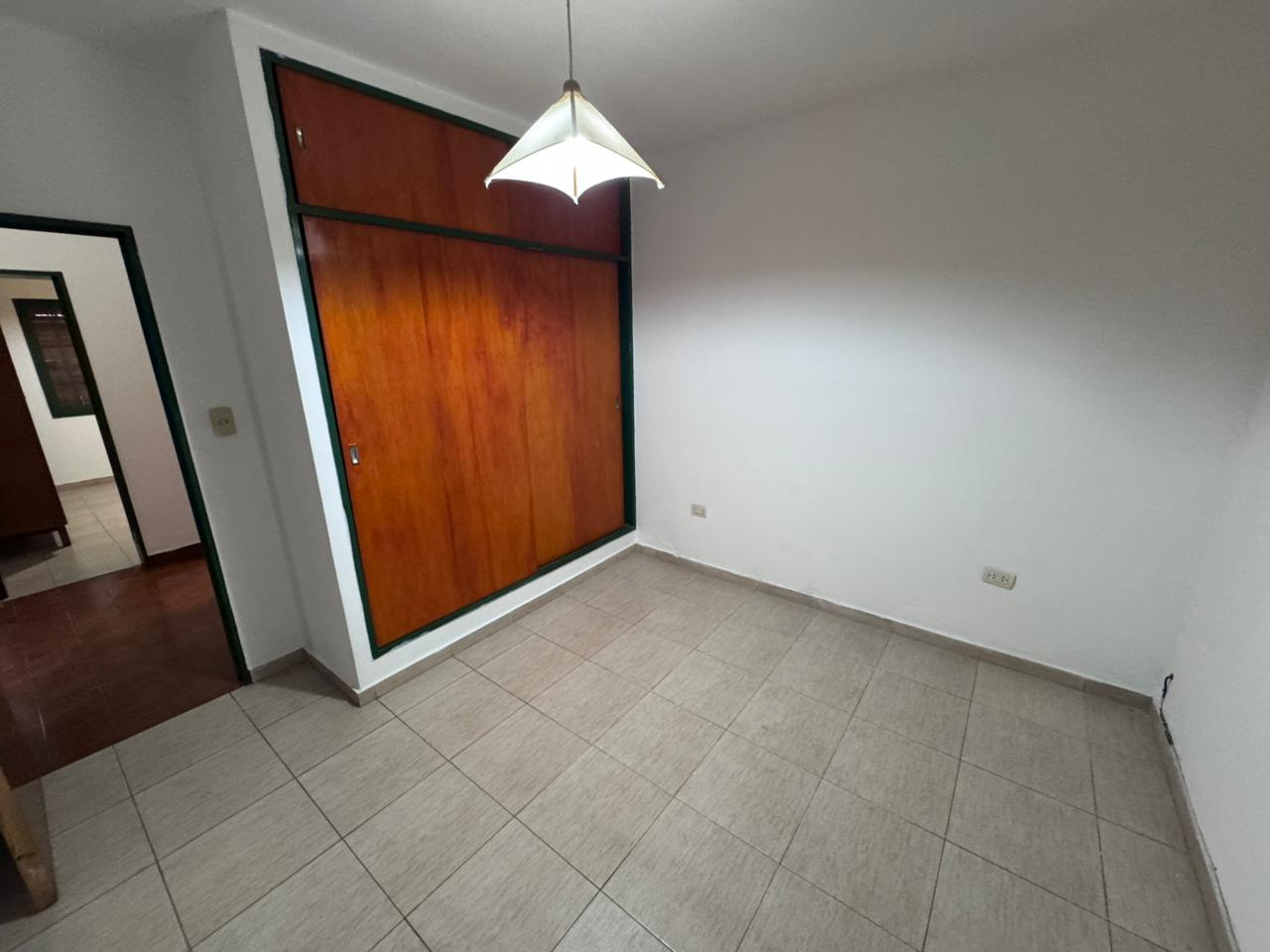 CASA ALQUILER BARRIO LOS PLATANOS 3 DORMITORIOS 2 BAÑOS COCHERA DOBLE
