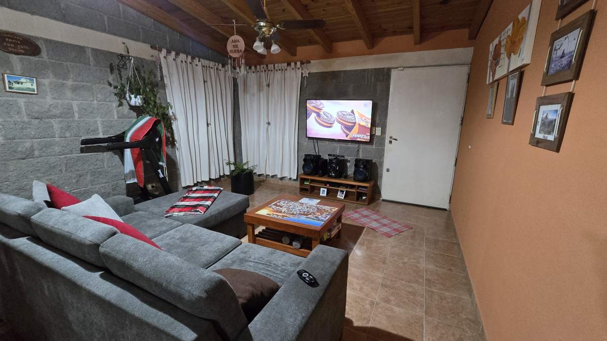 SE VENDEN TRES CASAS EN PARQUE SIQUIMAN 1200 MTS TERRENO CASA Y DOS DEPTOS DOS PISOS