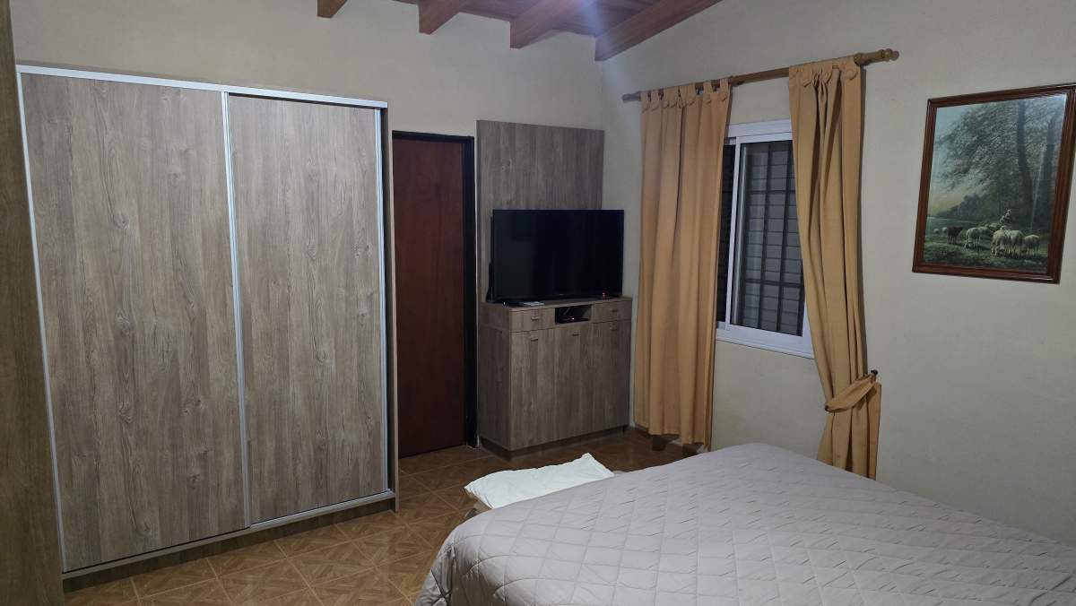 SE VENDEN TRES CASAS EN PARQUE SIQUIMAN 1200 MTS TERRENO CASA Y DOS DEPTOS DOS PISOS