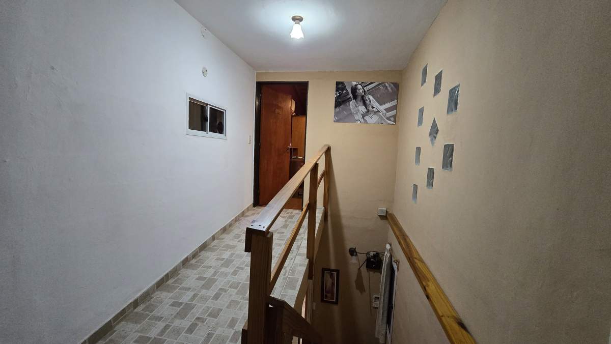 SE VENDEN TRES CASAS EN PARQUE SIQUIMAN 1200 MTS TERRENO CASA Y DOS DEPTOS DOS PISOS