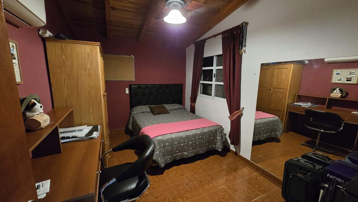 SE VENDEN TRES CASAS EN PARQUE SIQUIMAN 1200 MTS TERRENO CASA Y DOS DEPTOS DOS PISOS