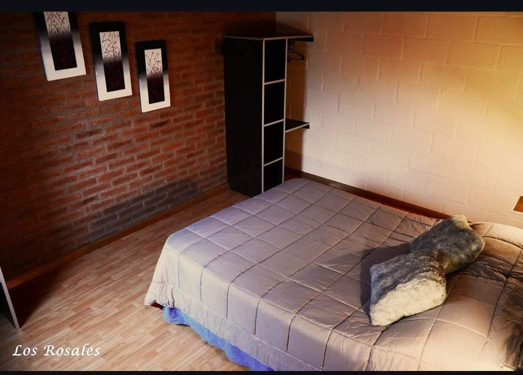 SE VENDEN TRES CASAS EN PARQUE SIQUIMAN 1200 MTS TERRENO CASA Y DOS DEPTOS DOS PISOS