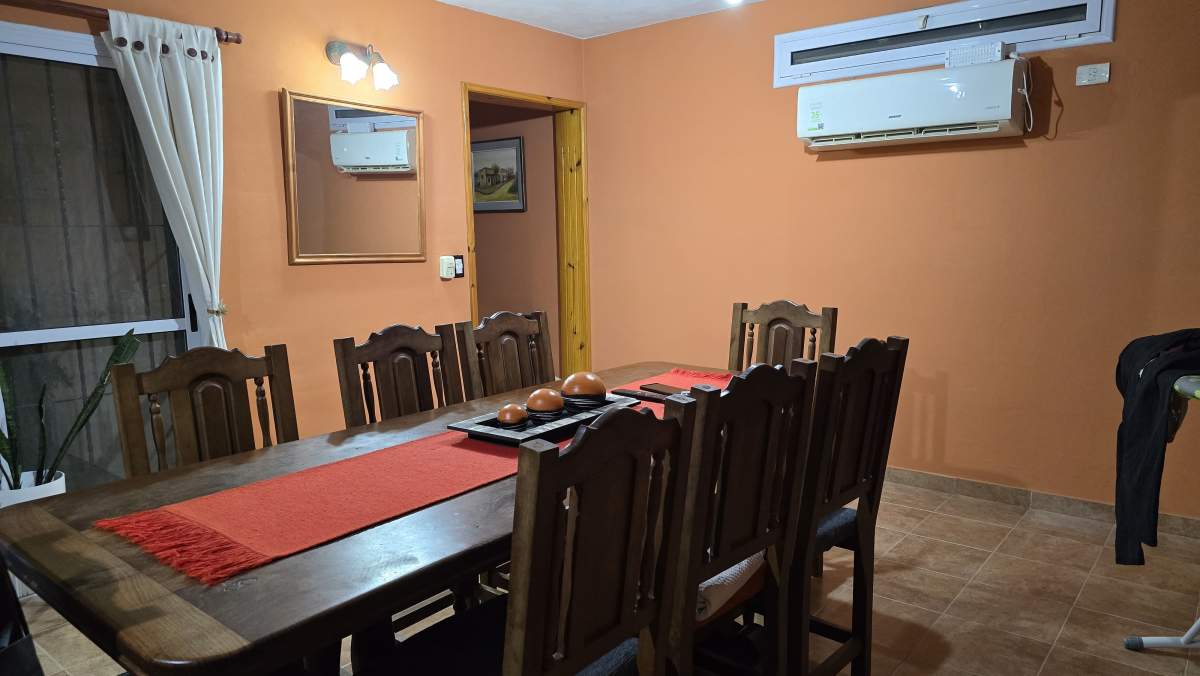 SE VENDEN TRES CASAS EN PARQUE SIQUIMAN 1200 MTS TERRENO CASA Y DOS DEPTOS DOS PISOS