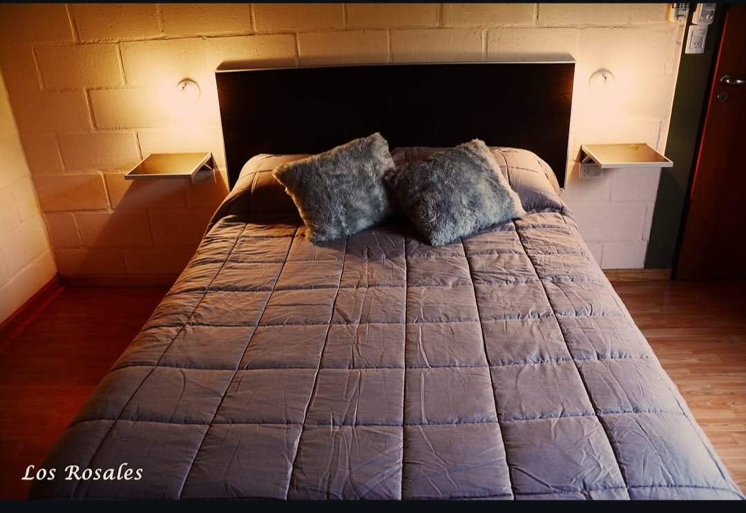 SE VENDEN TRES CASAS EN PARQUE SIQUIMAN 1200 MTS TERRENO CASA Y DOS DEPTOS DOS PISOS