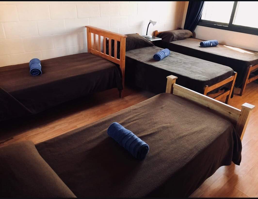 SE VENDEN TRES CASAS EN PARQUE SIQUIMAN 1200 MTS TERRENO CASA Y DOS DEPTOS DOS PISOS