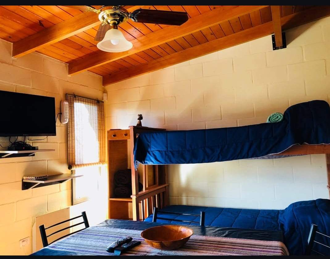 SE VENDEN TRES CASAS EN PARQUE SIQUIMAN 1200 MTS TERRENO CASA Y DOS DEPTOS DOS PISOS