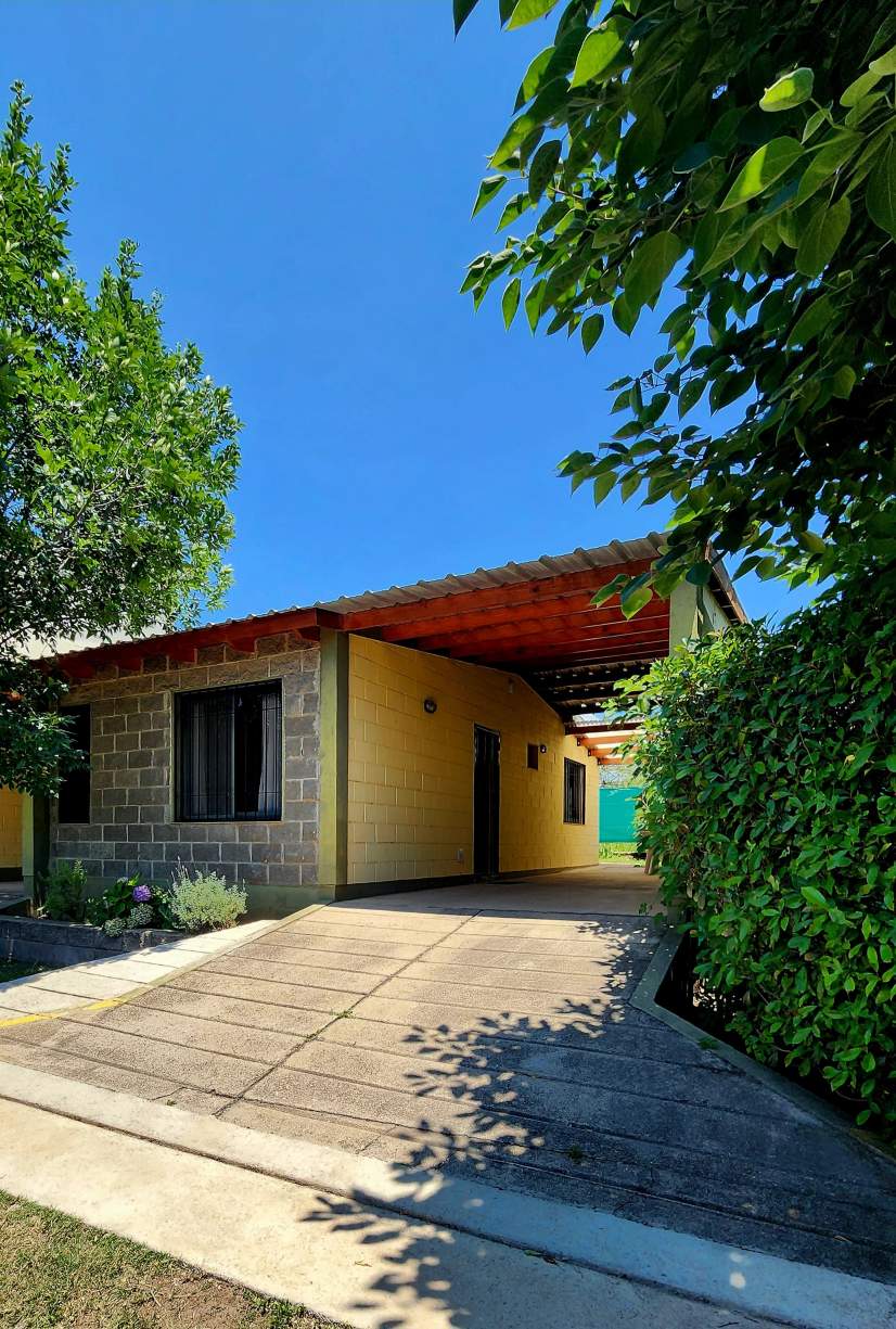 SE VENDEN TRES CASAS EN PARQUE SIQUIMAN 1200 MTS TERRENO CASA Y DOS DEPTOS DOS PISOS