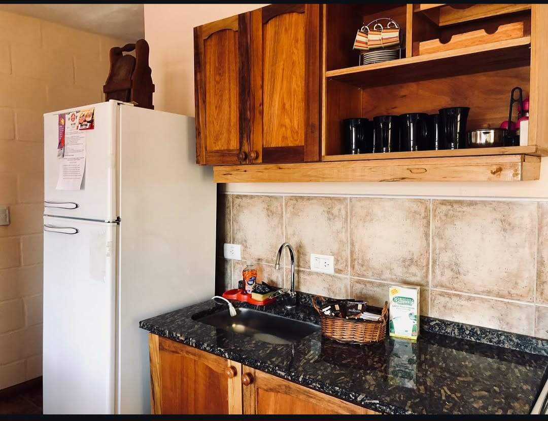 SE VENDEN TRES CASAS EN PARQUE SIQUIMAN 1200 MTS TERRENO CASA Y DOS DEPTOS DOS PISOS