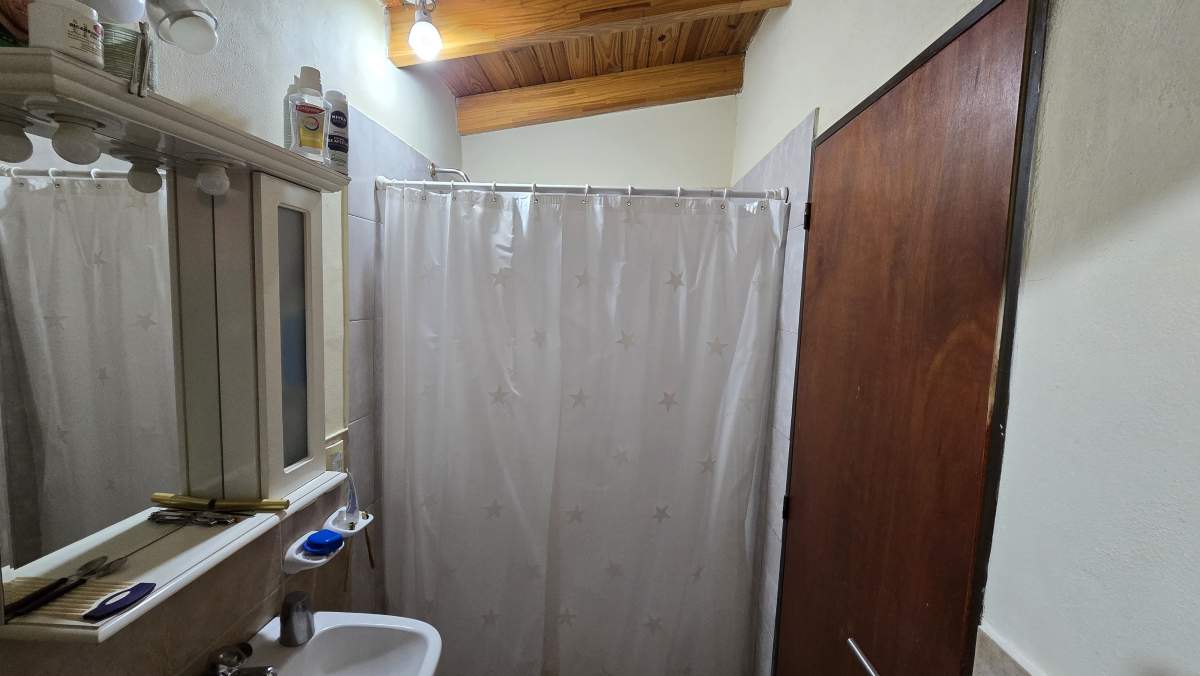 SE VENDEN TRES CASAS EN PARQUE SIQUIMAN 1200 MTS TERRENO CASA Y DOS DEPTOS DOS PISOS