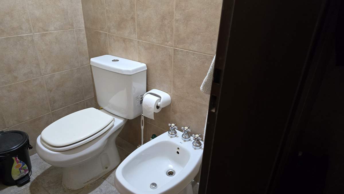 SE VENDEN TRES CASAS EN PARQUE SIQUIMAN 1200 MTS TERRENO CASA Y DOS DEPTOS DOS PISOS