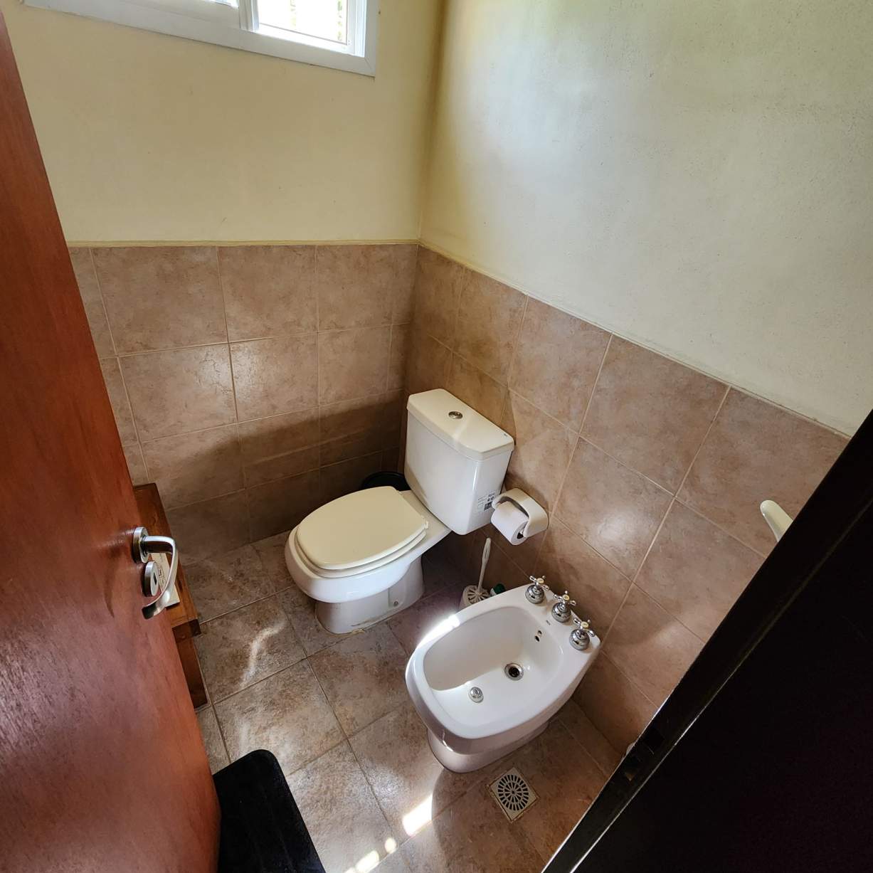 SE VENDEN TRES CASAS EN PARQUE SIQUIMAN 1200 MTS TERRENO CASA Y DOS DEPTOS DOS PISOS