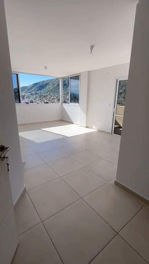 Departamento en Alquiler Carlos Paz  1 dormitorio con balcón y vista a las sierras- Zona centro y terminal