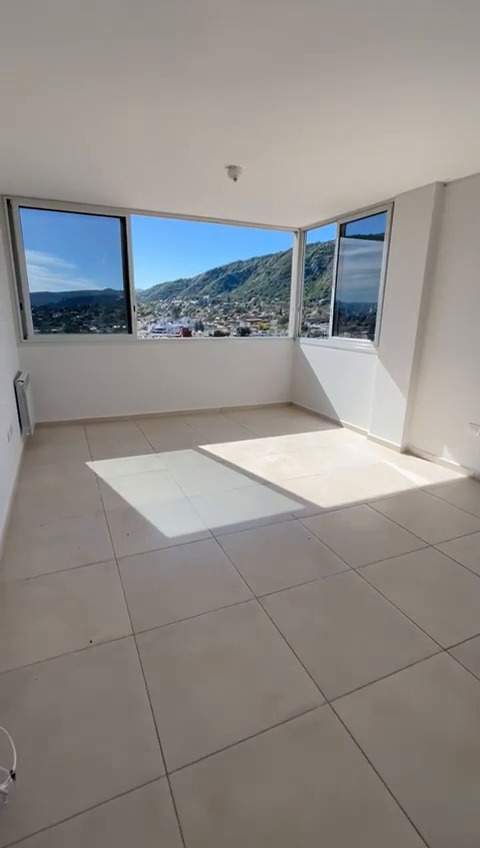 Departamento en Alquiler Carlos Paz  1 dormitorio con balcón y vista a las sierras- Zona centro y terminal