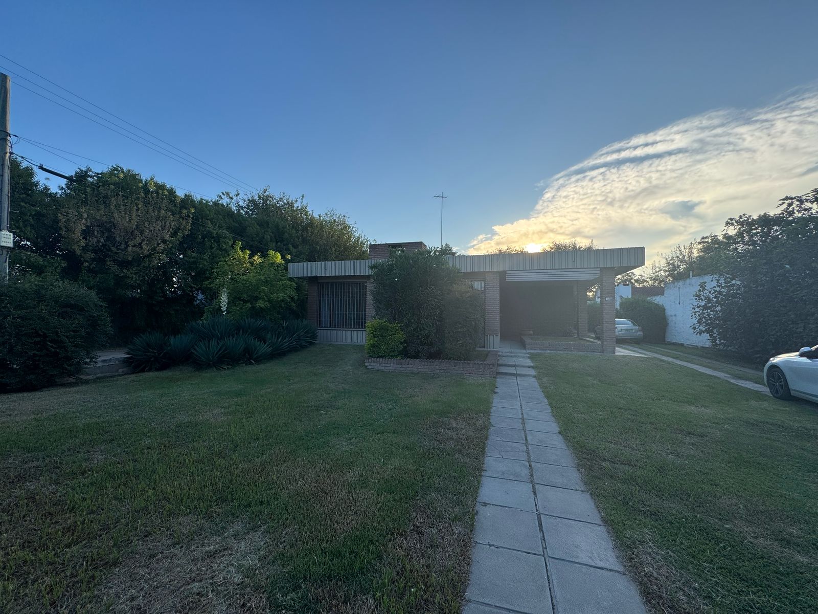 ALQUILER CASA PARA USO COMERCIAL EN CAMINO SAN CARLOS!!